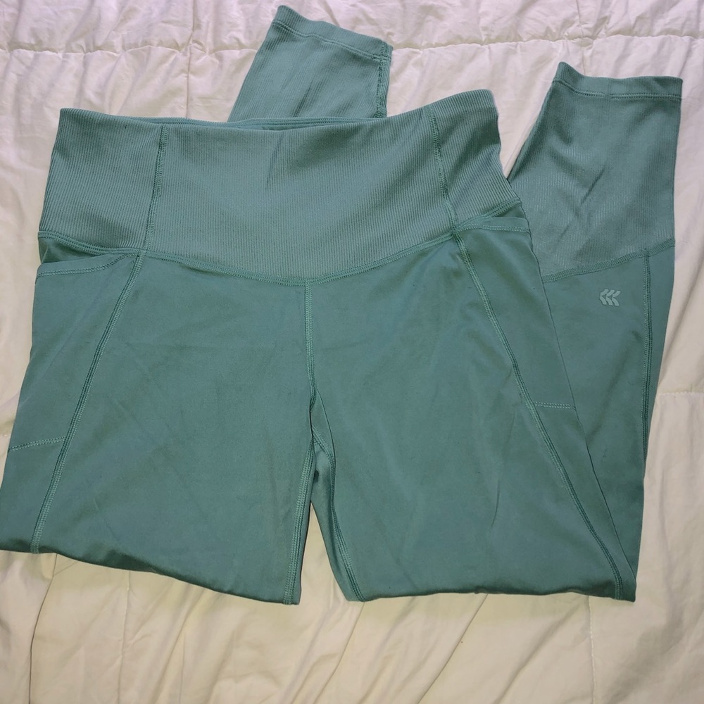 Softest leggings I’ve ever owned 🍵